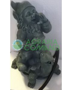 Estatua Gnomo sentado sobre tortuga